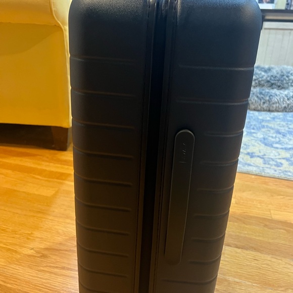 Away Black Carry On Travel Bag - Picture 3 of 8